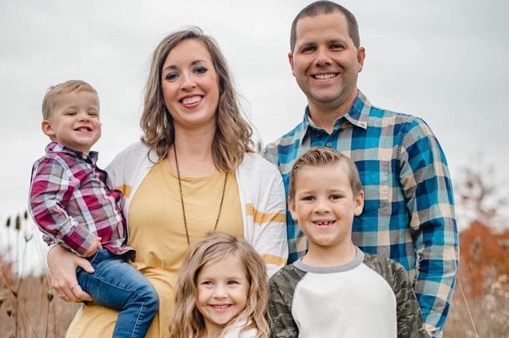 Drew Bordner - Eta Mu - Findlay Family portrait with two adults and three children.