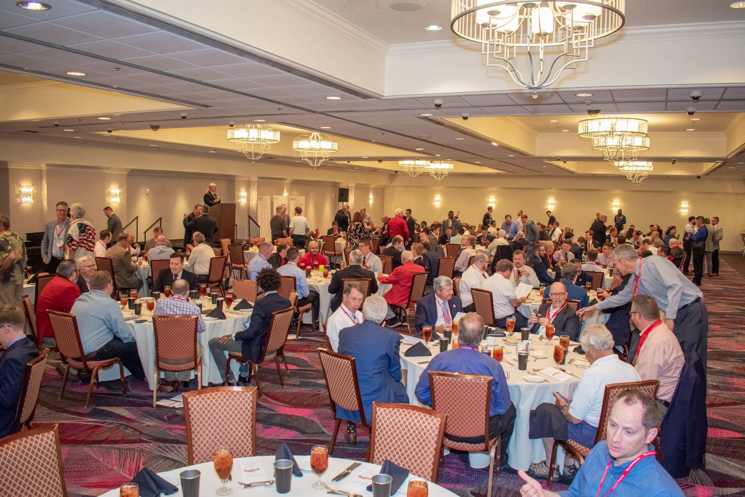 2018 Convention - Alumni Luncheon Business conference attendees networking at round tables.